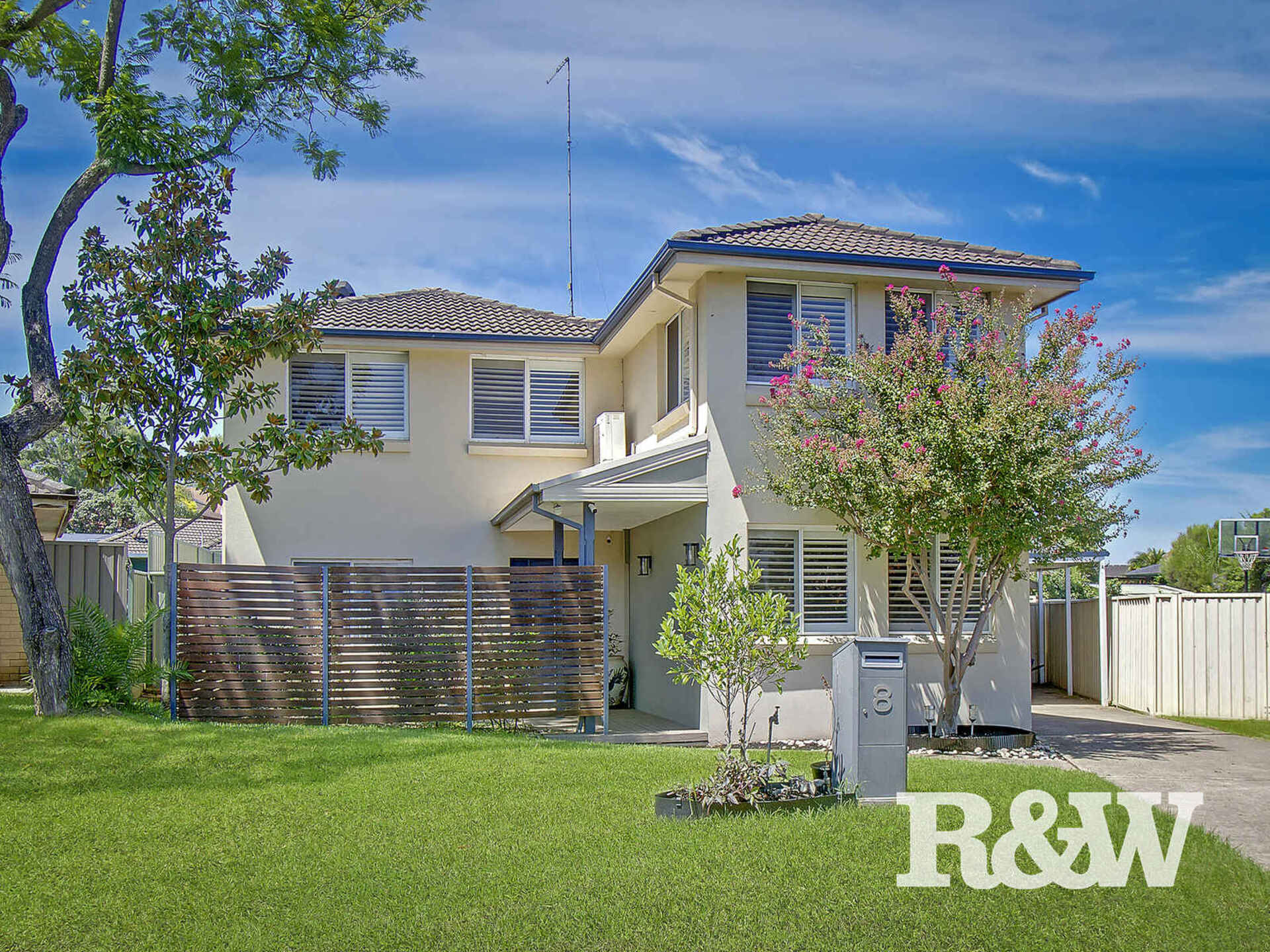 8 Cunningham Close St Clair