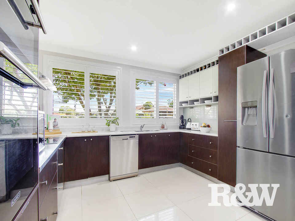 8 Cunningham Close St Clair