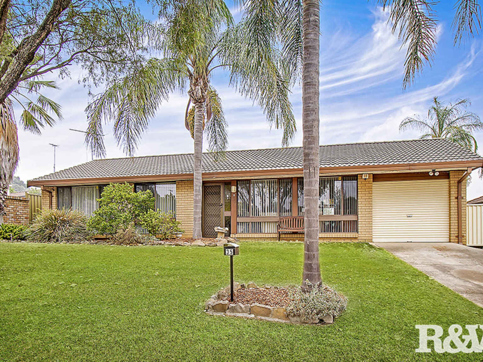35 Leicester Way St Clair