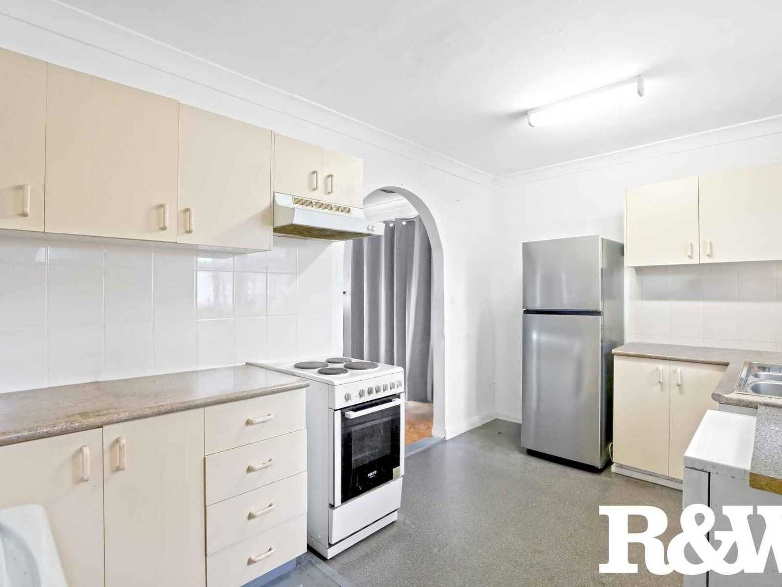 32 & 32A Marquesa Crescent Lethbridge Park 32 & 32A Marquesa Crescent Lethbridge Park