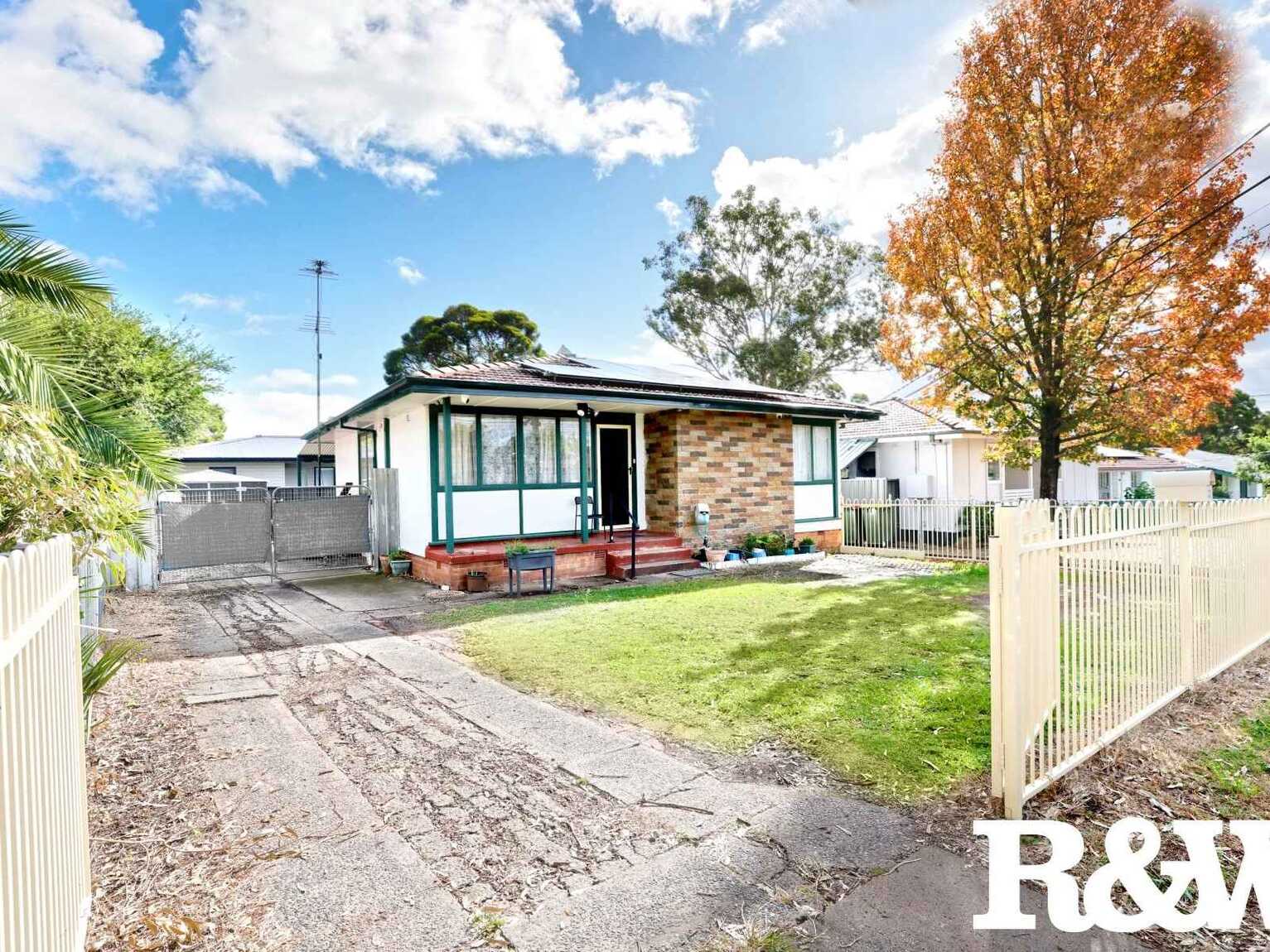 32 & 32A Marquesa Crescent Lethbridge Park 32 & 32A Marquesa Crescent Lethbridge Park