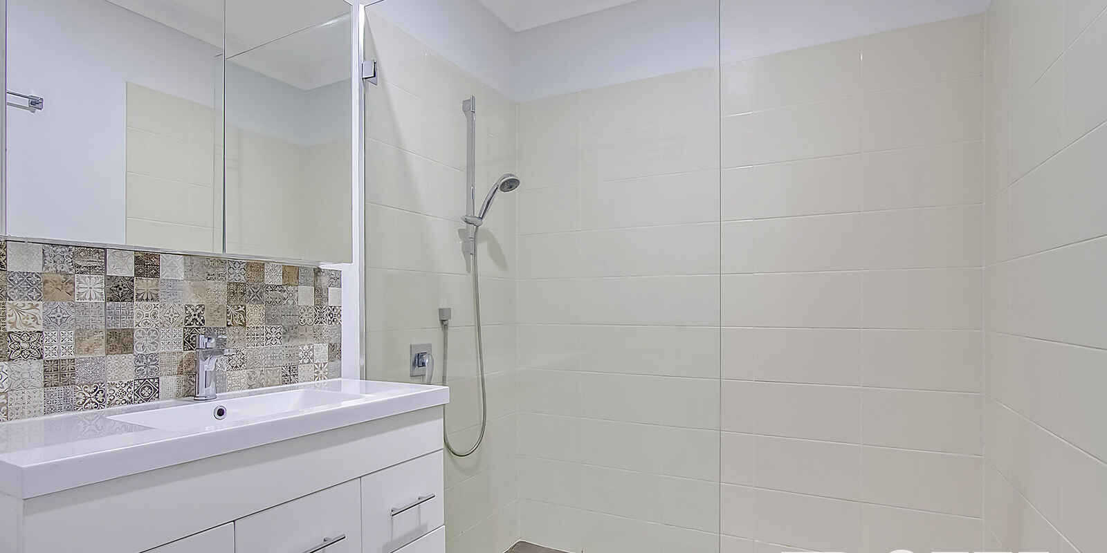 23 & 23A Epping Close Cambridge Park