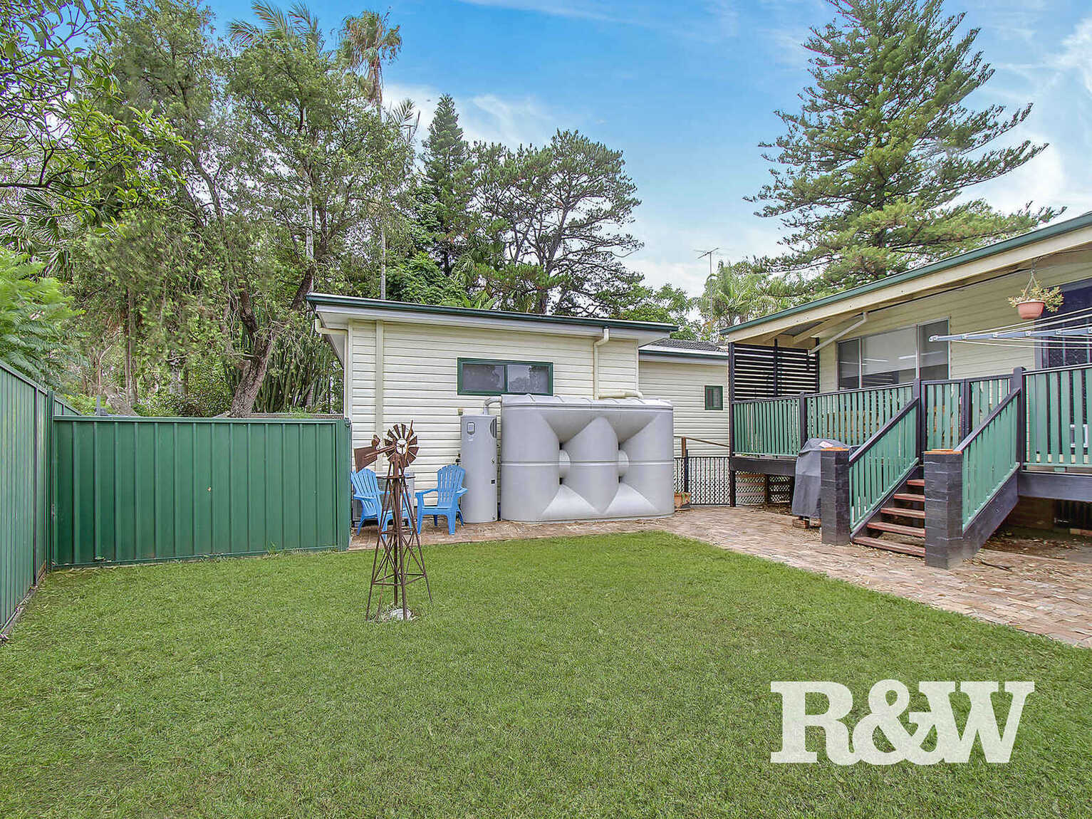 23 & 23A Epping Close Cambridge Park
