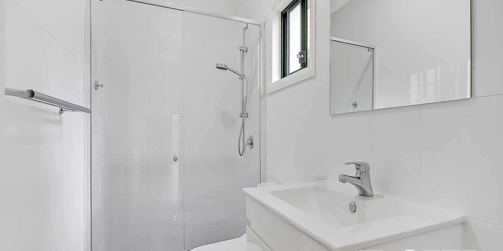 23 & 23A Epping Close Cambridge Park
