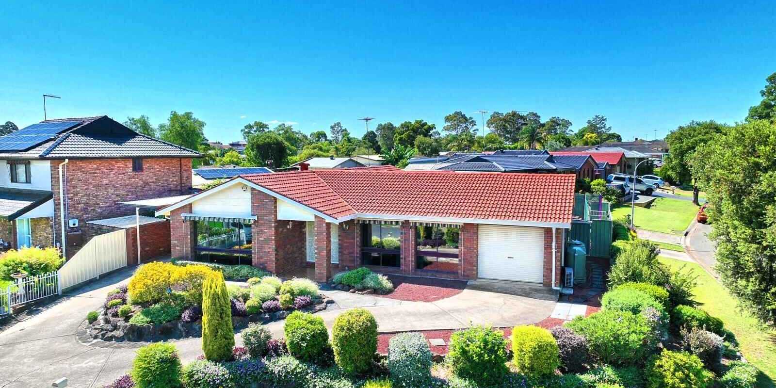 52 Leicester Way St Clair 52 Leicester Way St Clair