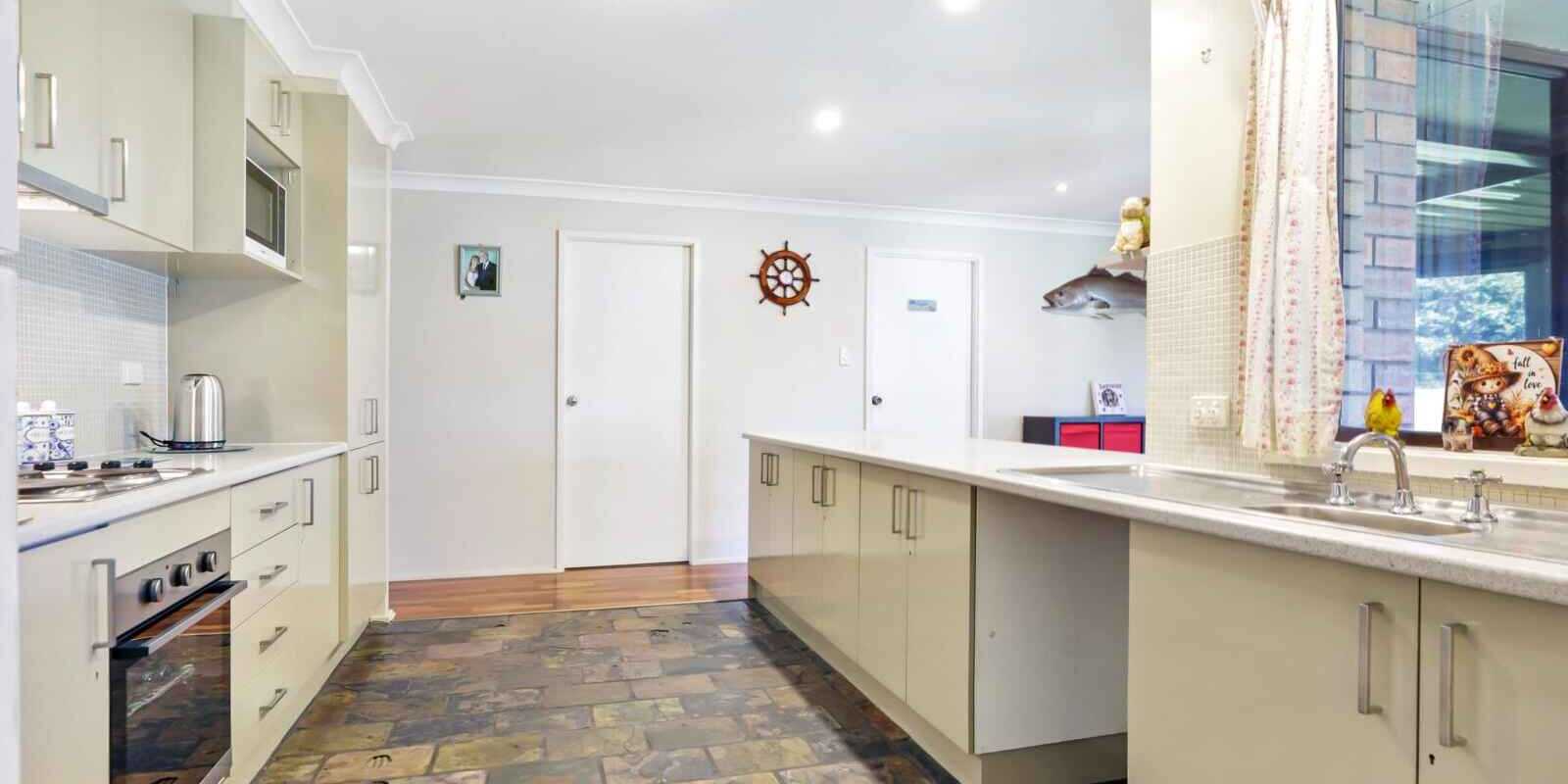 52 Leicester Way St Clair 52 Leicester Way St Clair