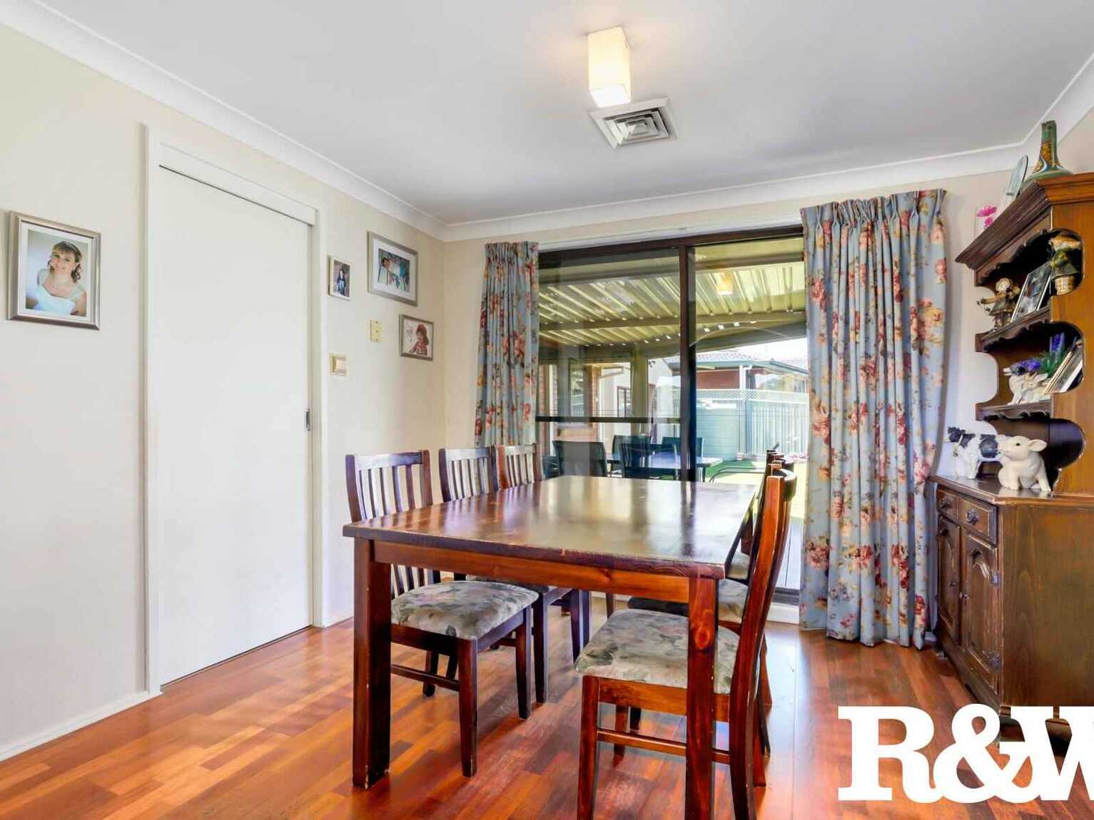 52 Leicester Way St Clair 52 Leicester Way St Clair