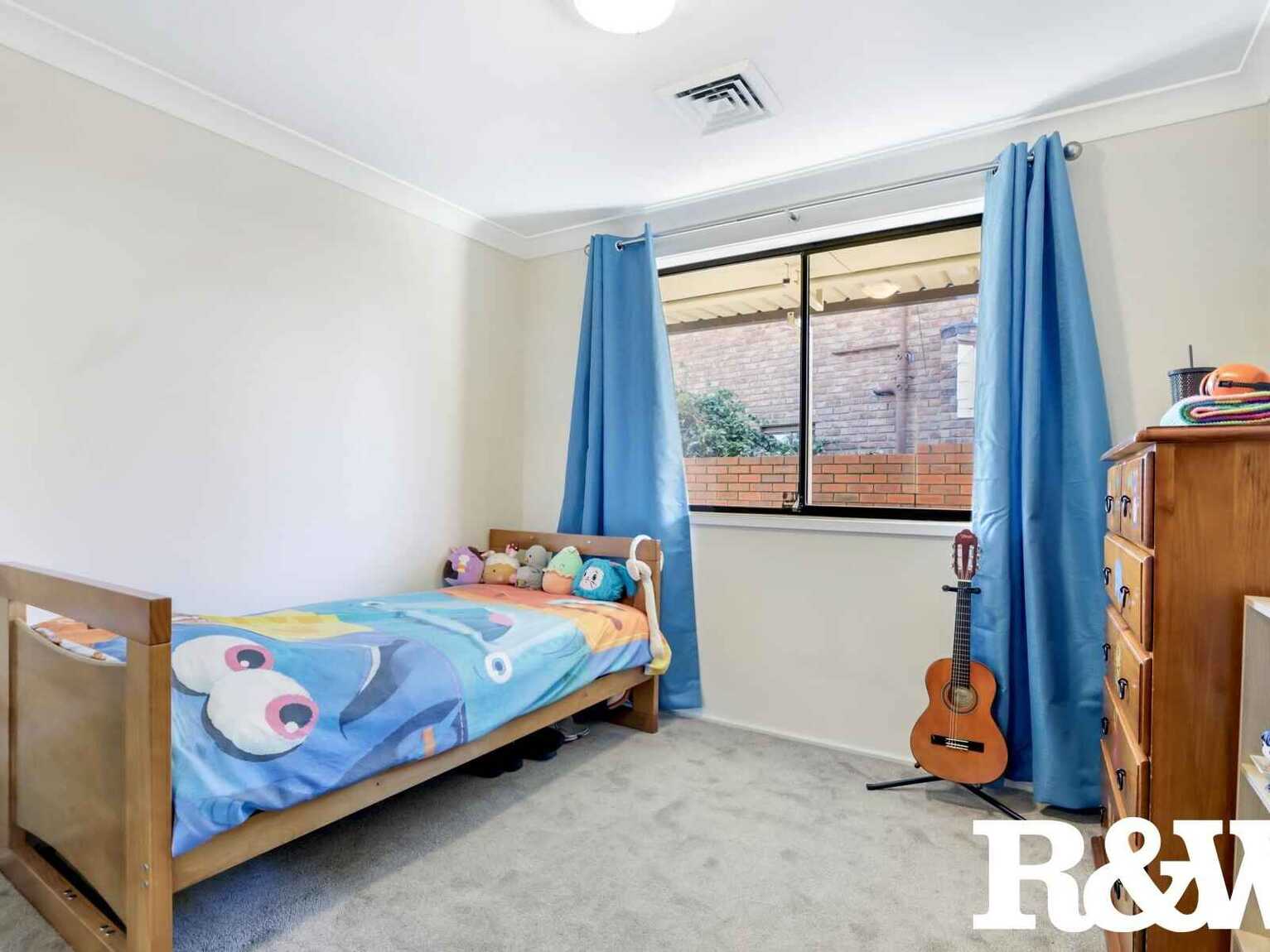 52 Leicester Way St Clair 52 Leicester Way St Clair
