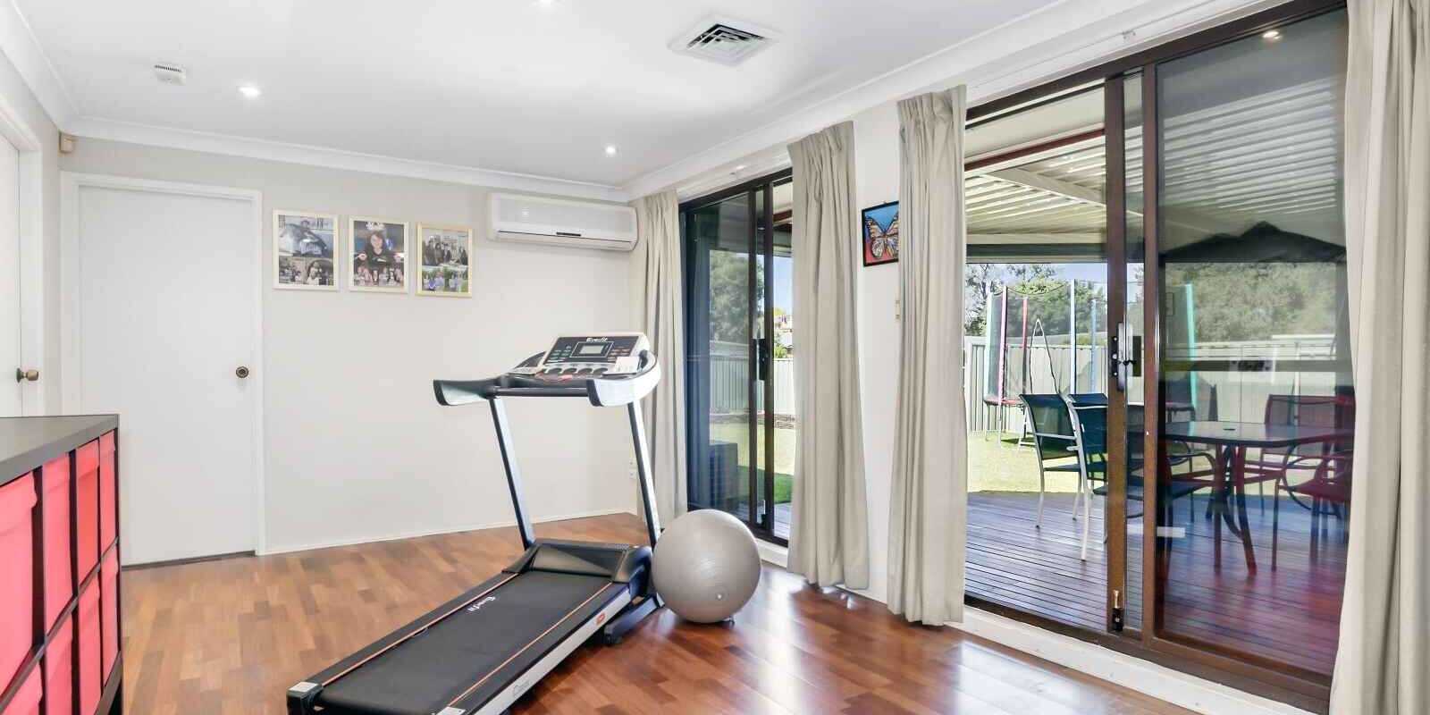 52 Leicester Way St Clair 52 Leicester Way St Clair