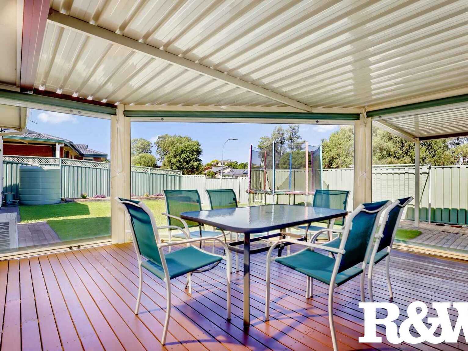 52 Leicester Way St Clair 52 Leicester Way St Clair
