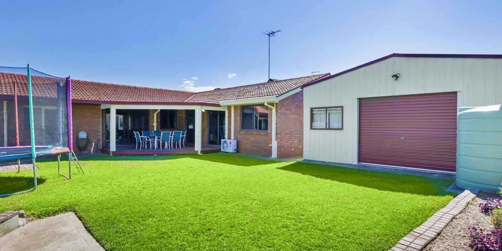 52 Leicester Way St Clair 52 Leicester Way St Clair