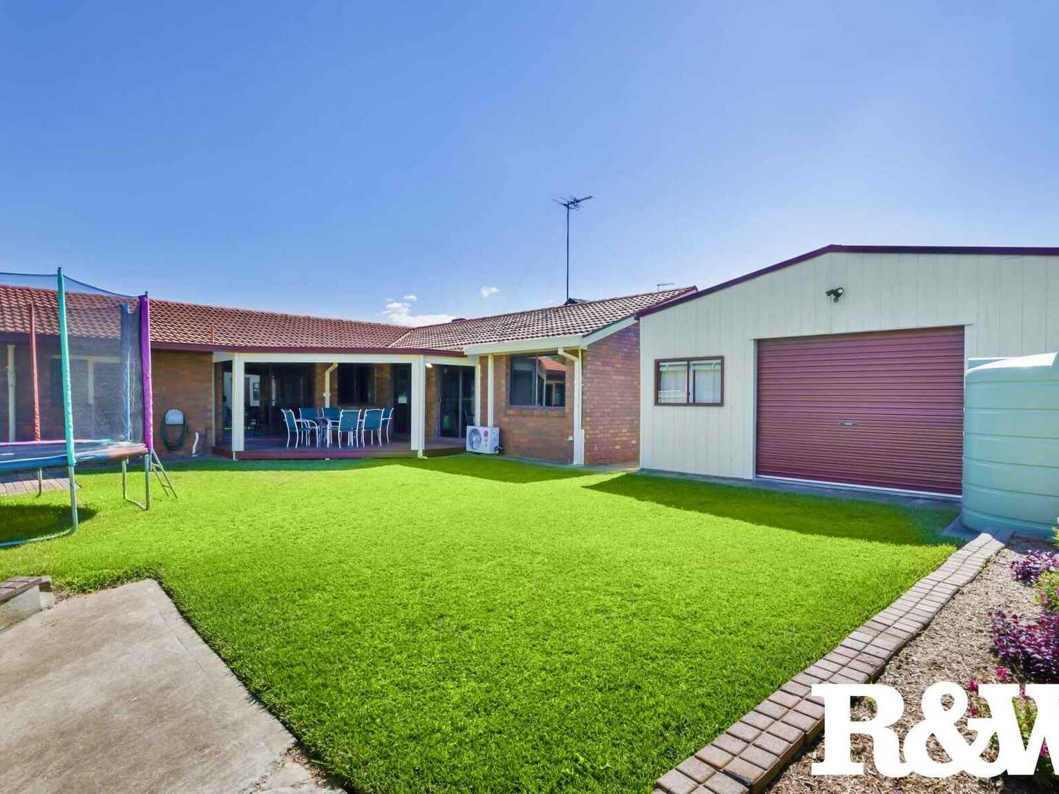 52 Leicester Way St Clair 52 Leicester Way St Clair