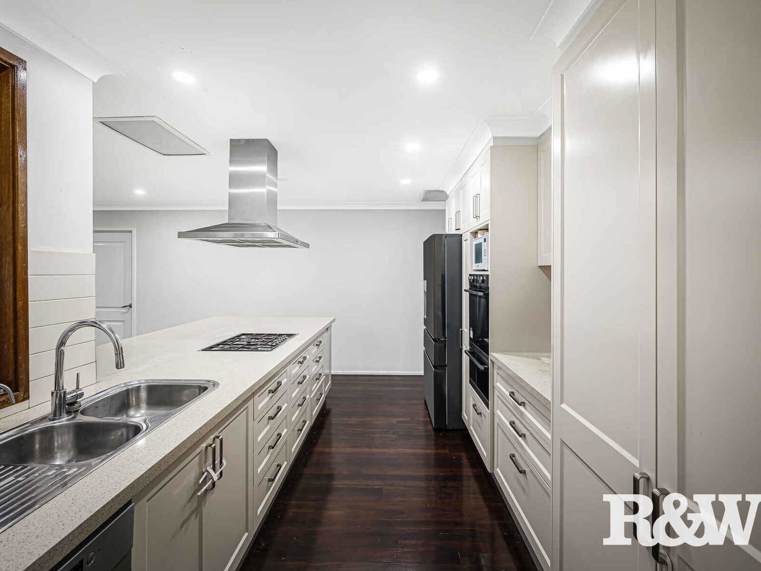 16 Como Close St Clair