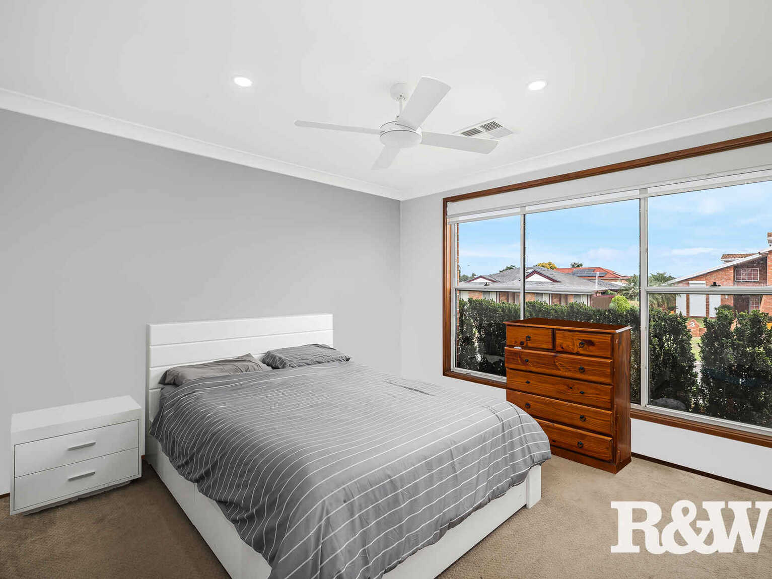 16 Como Close St Clair