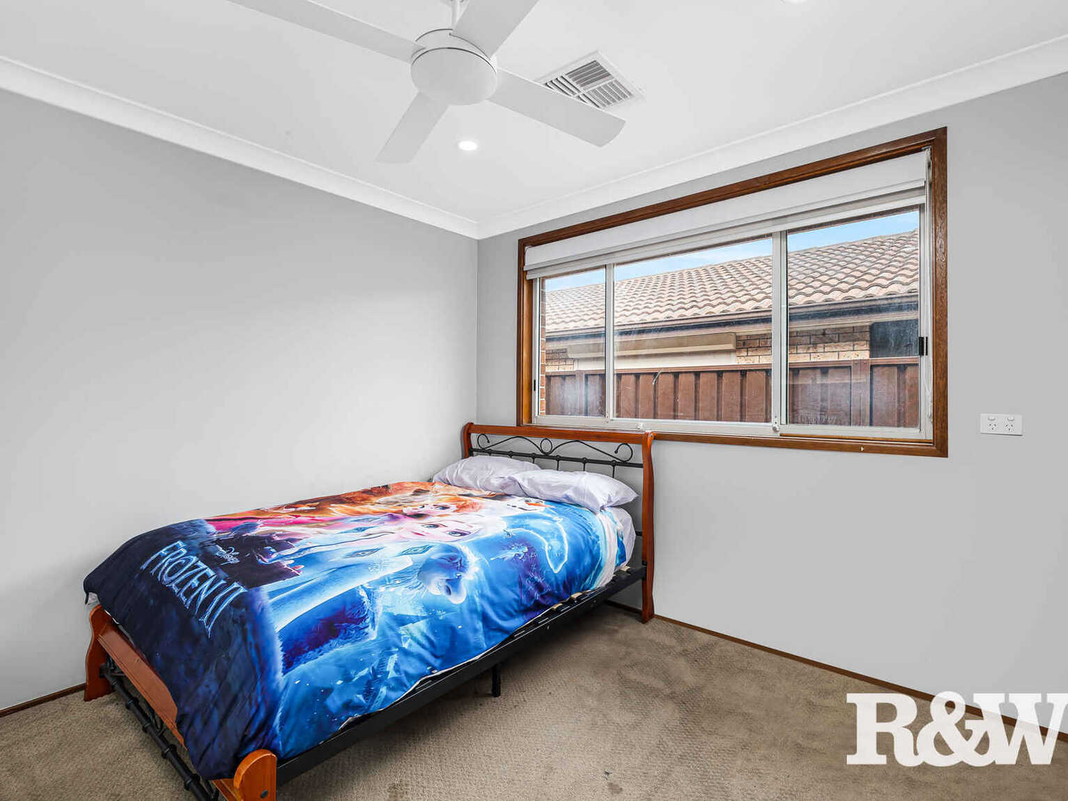 16 Como Close St Clair
