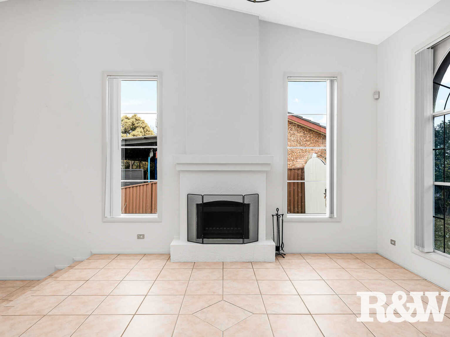 27 Explorers Way St Clair