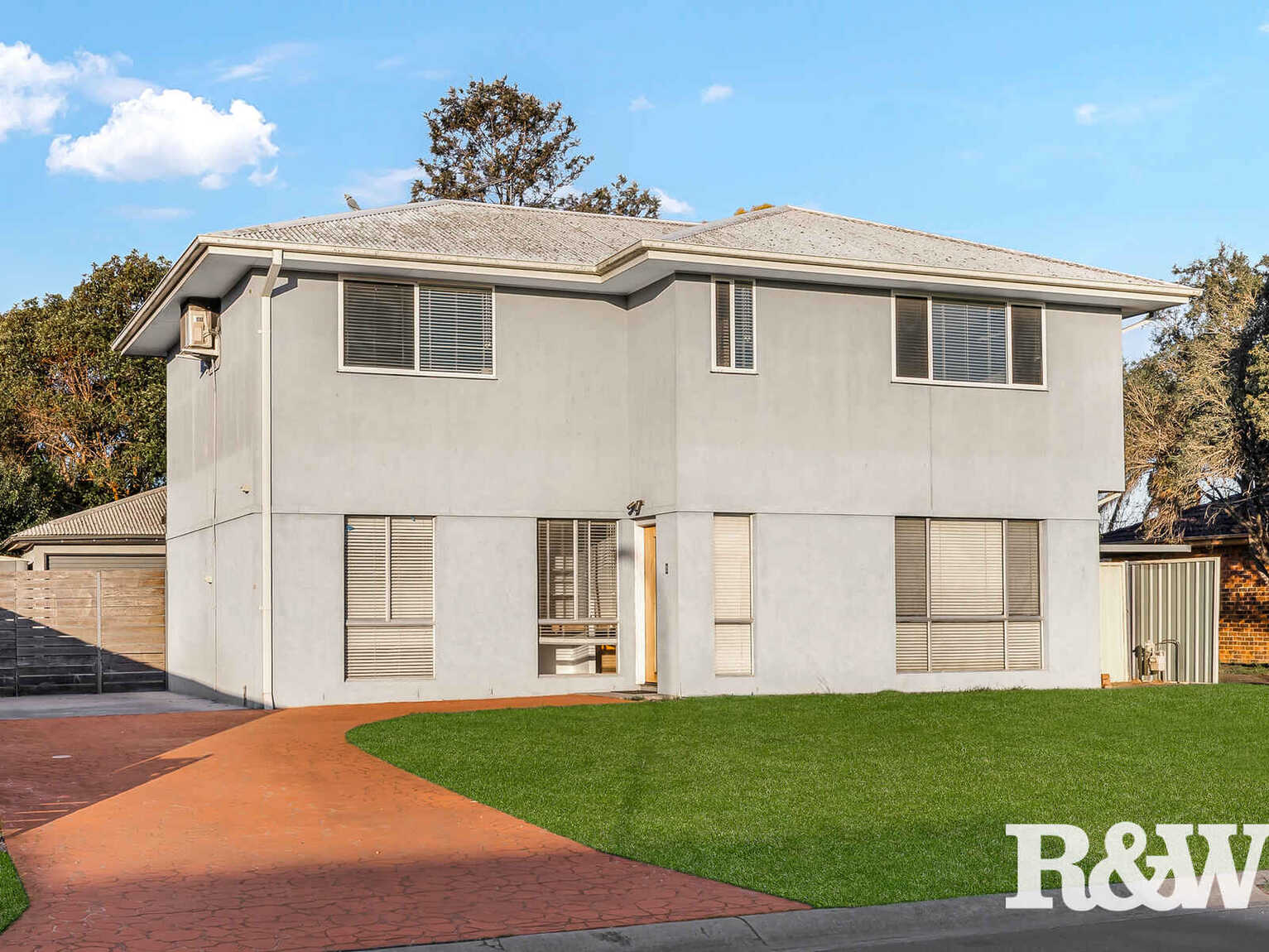 24 Madison Circuit St Clair