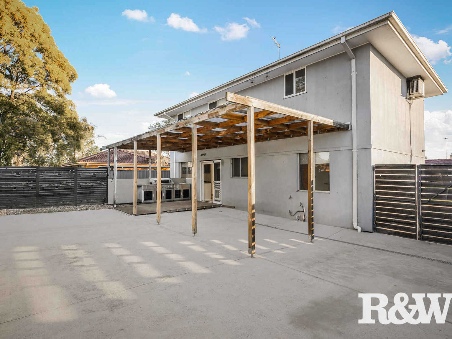 24 Madison Circuit St Clair