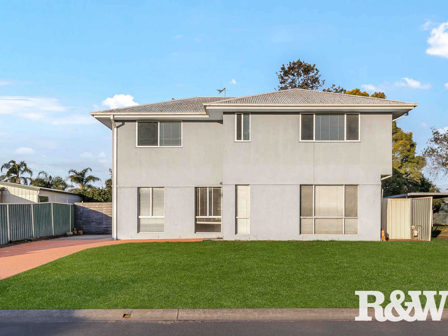 24 Madison Circuit St Clair