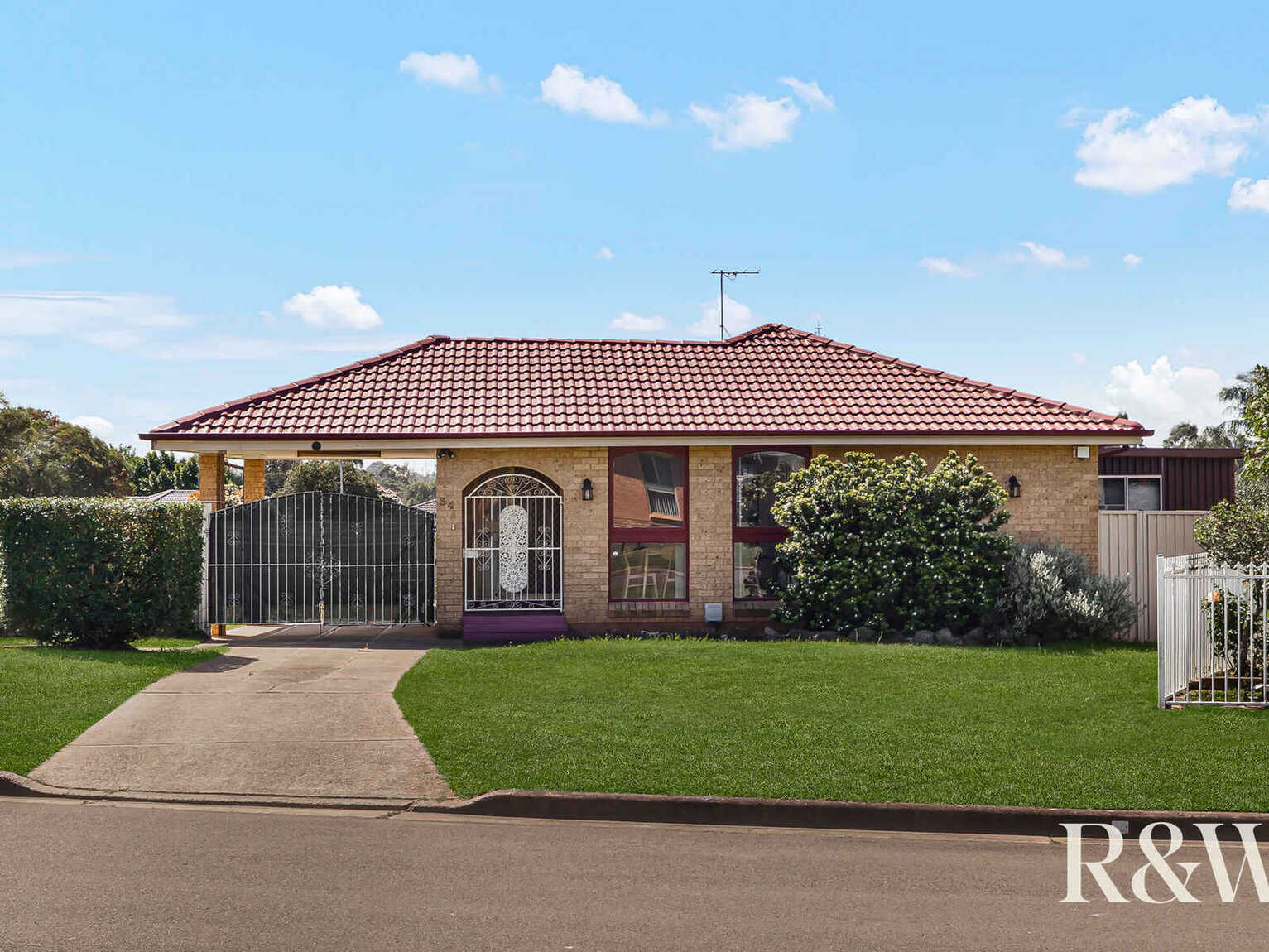 34 Alexandra Circuit St Clair