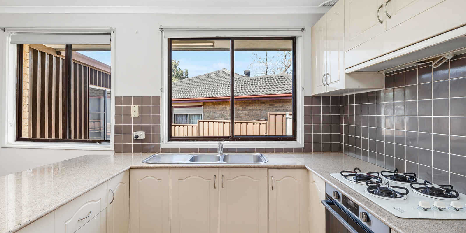 34 Alexandra Circuit St Clair