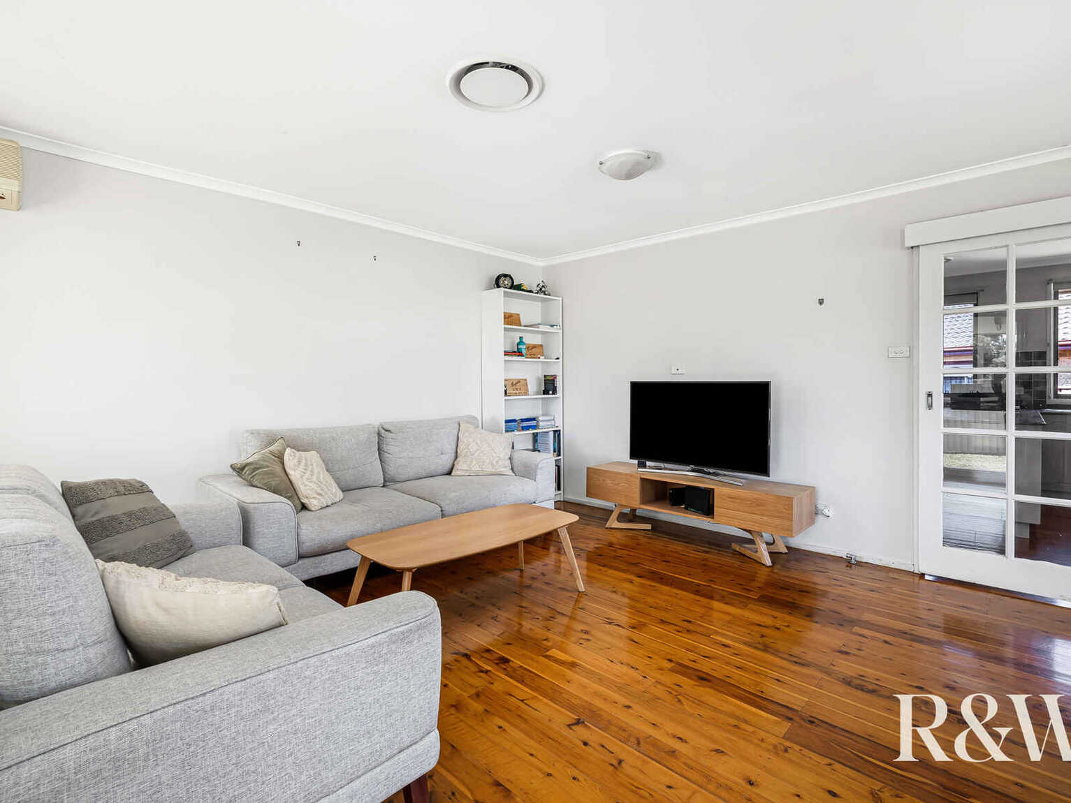 34 Alexandra Circuit St Clair