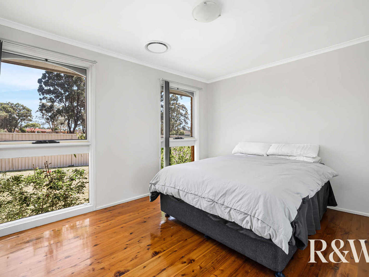 34 Alexandra Circuit St Clair