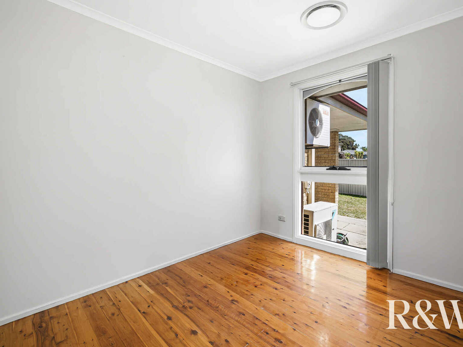 34 Alexandra Circuit St Clair