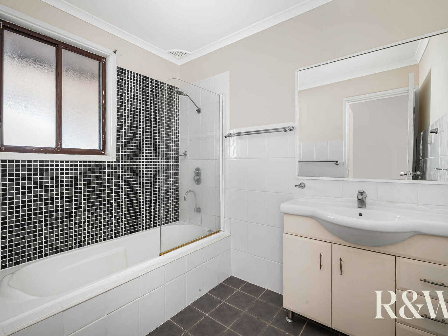 34 Alexandra Circuit St Clair