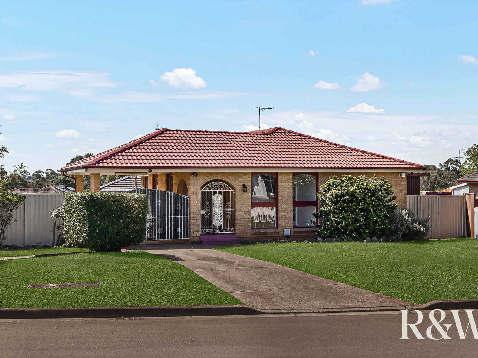 34 Alexandra Circuit St Clair