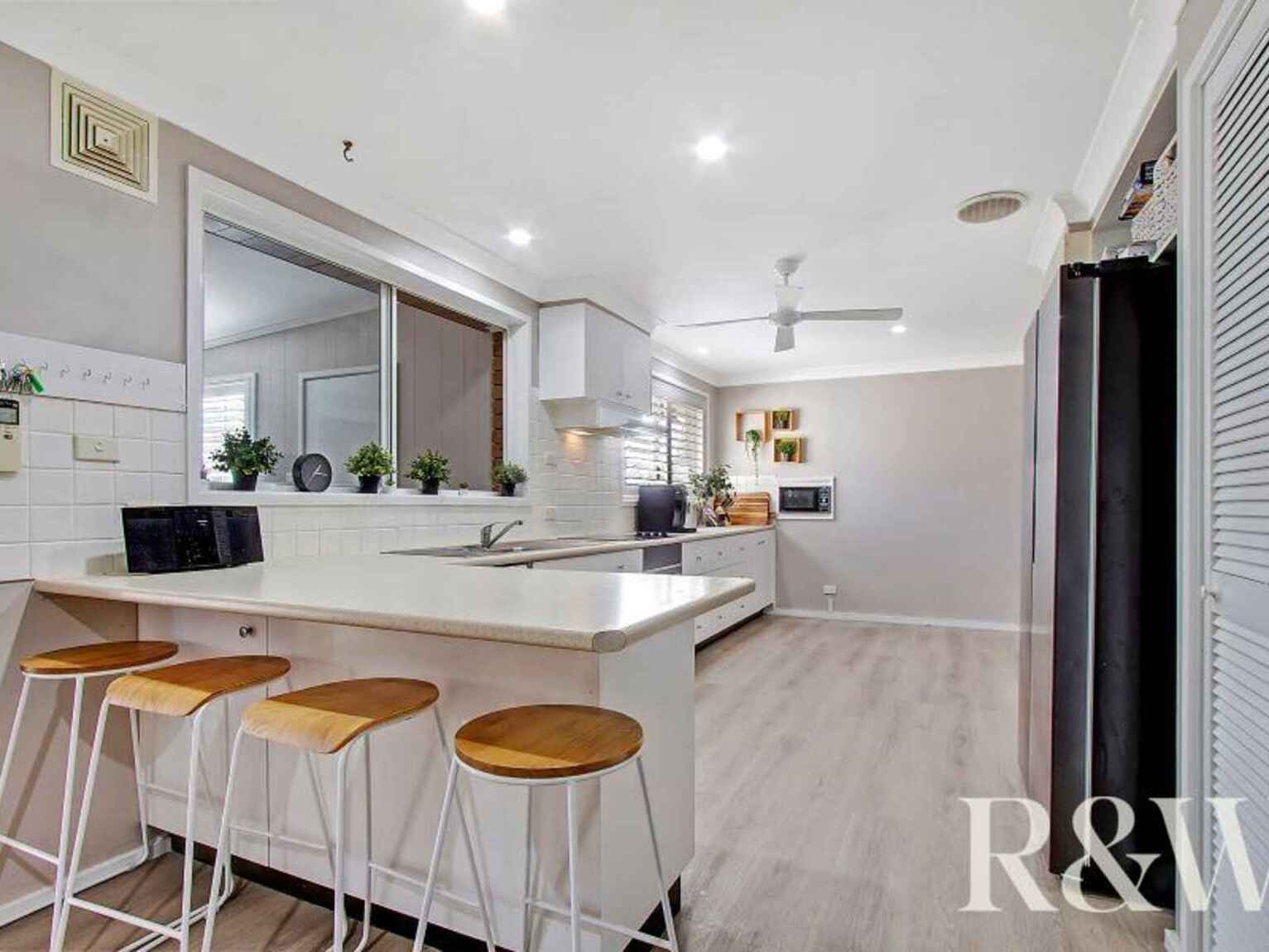 29 McCartney Crescent St Clair