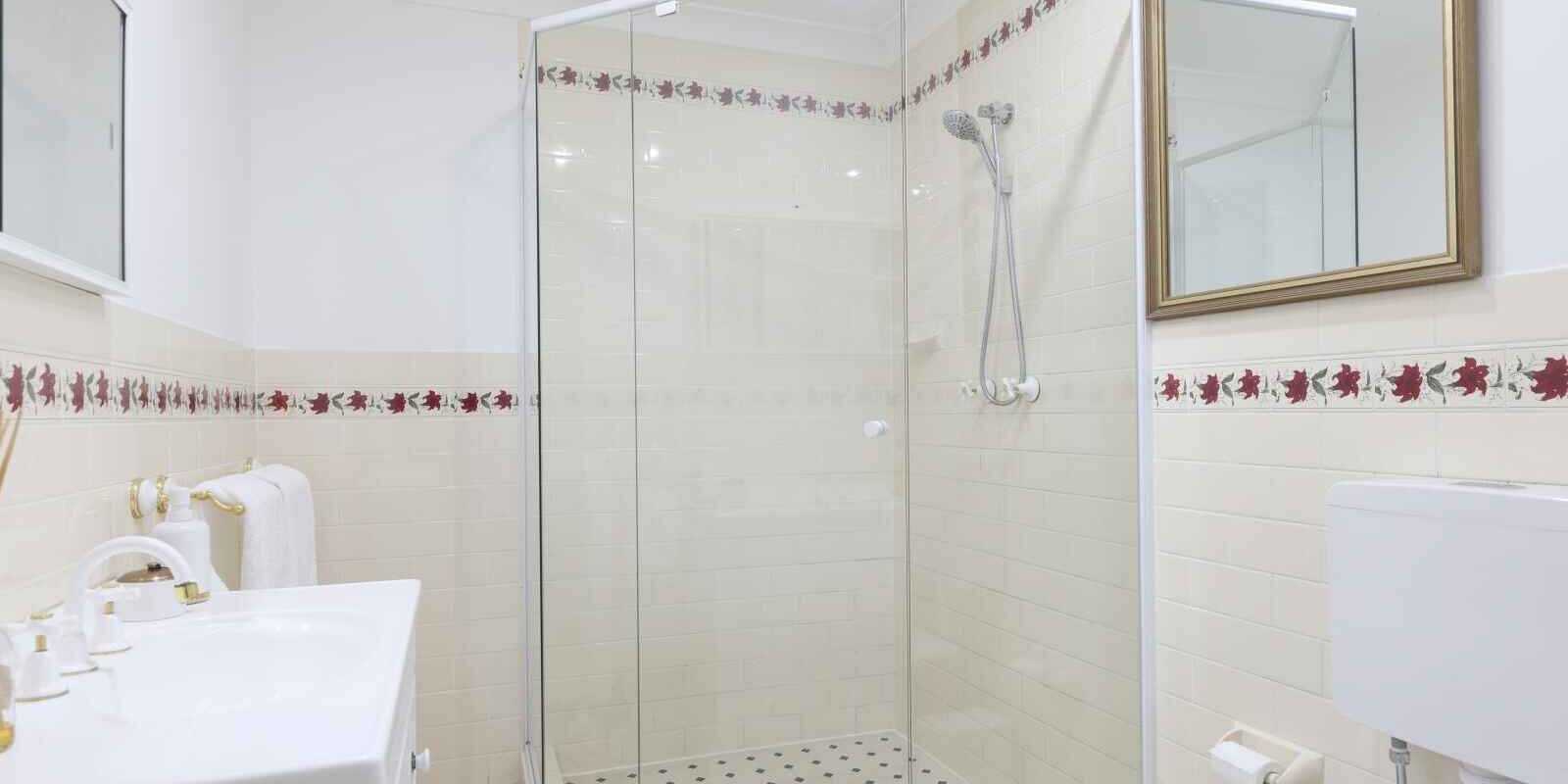1 & 1A Chrisalex Place St Clair