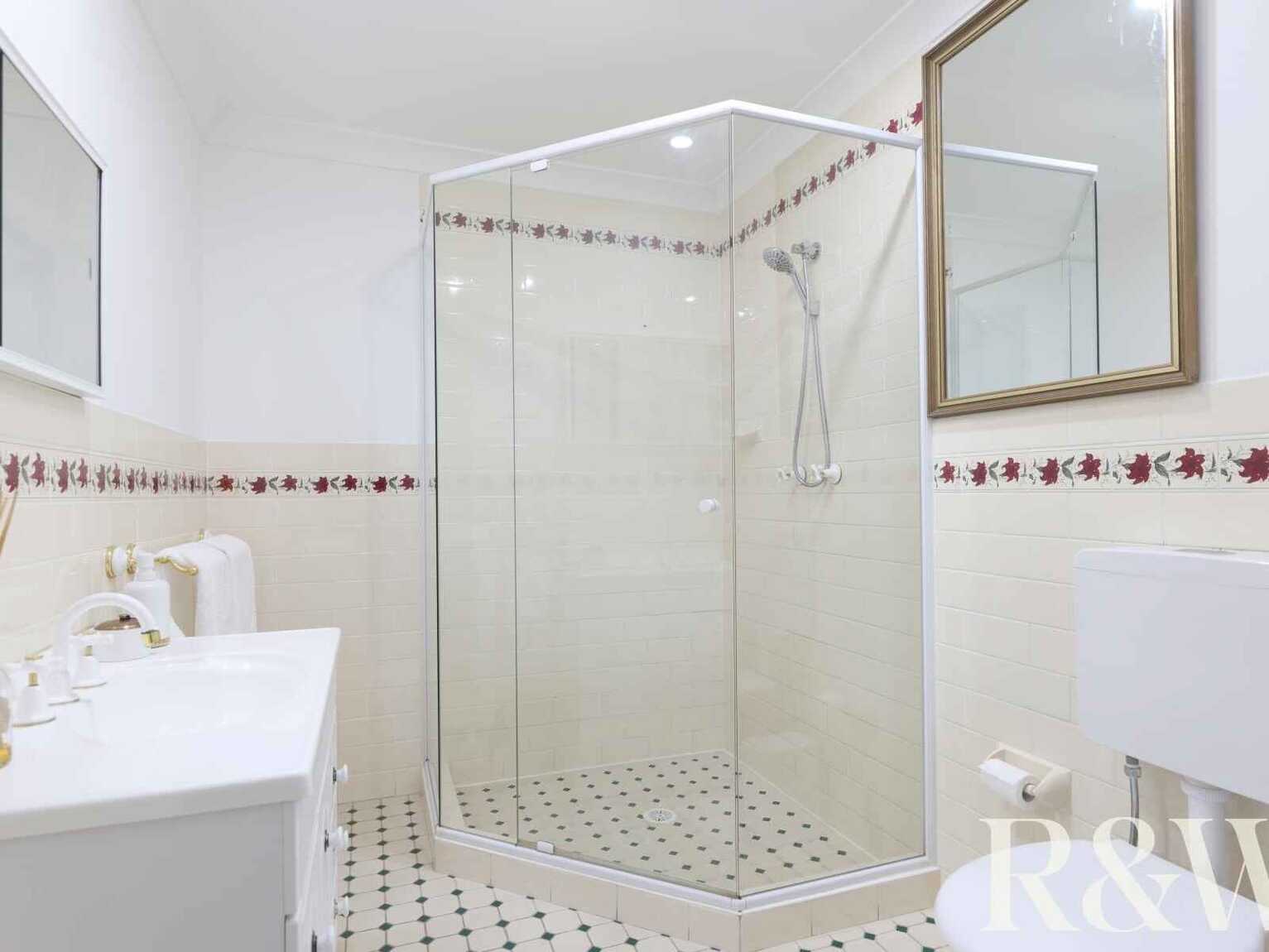 1 & 1A Chrisalex Place St Clair