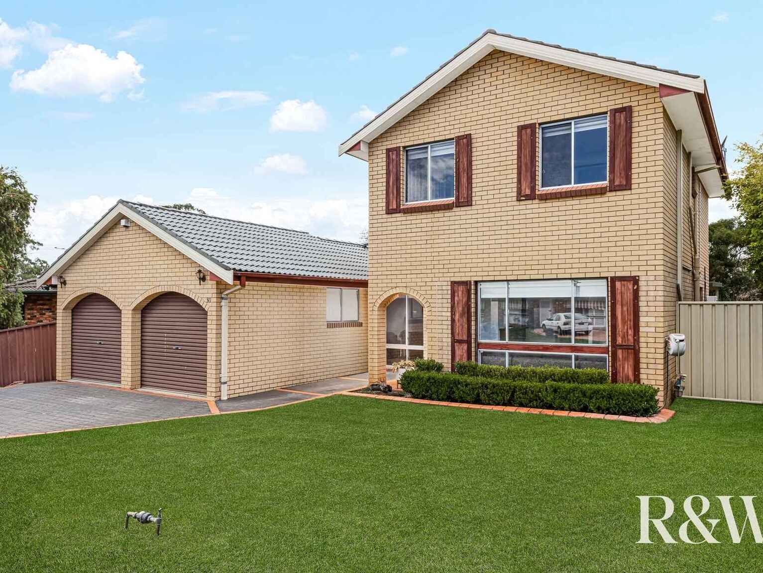 30 Francis Greenway Avenue St Clair