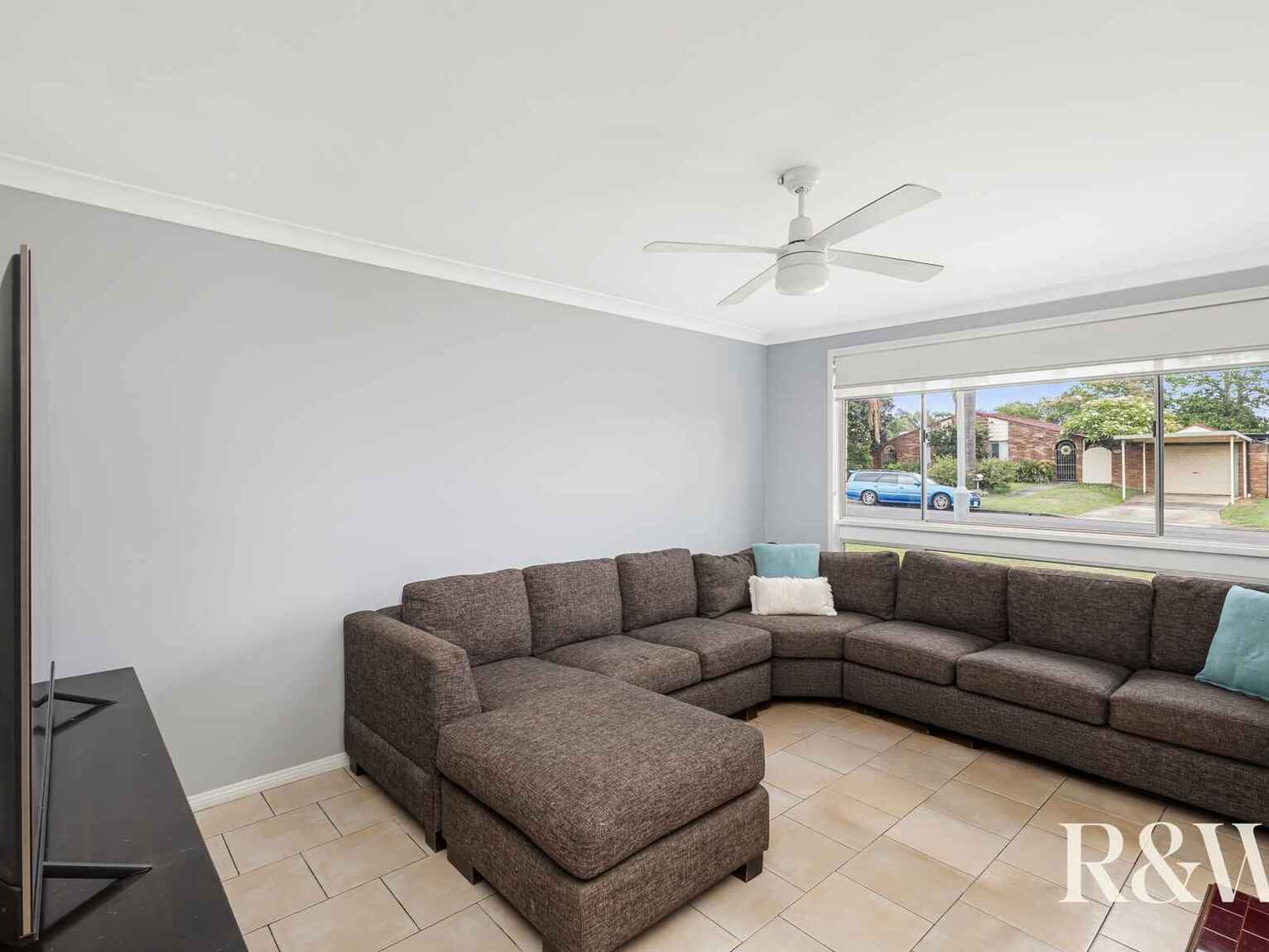 30 Francis Greenway Avenue St Clair