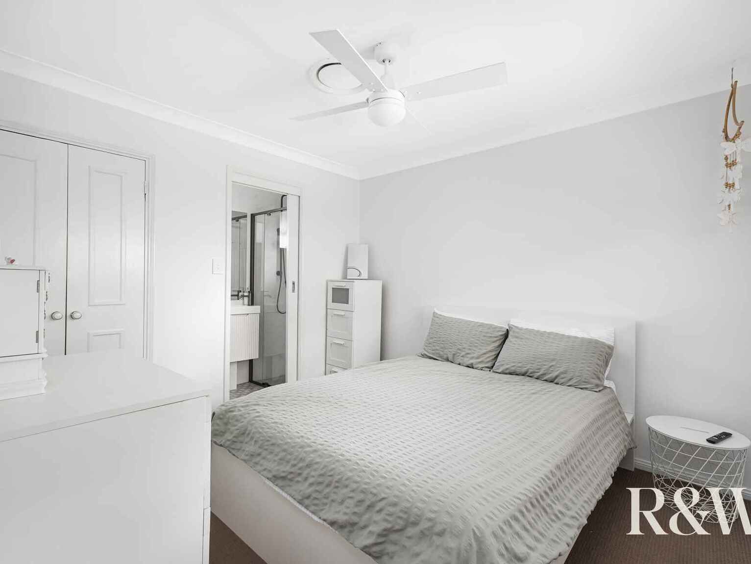 30 Francis Greenway Avenue St Clair