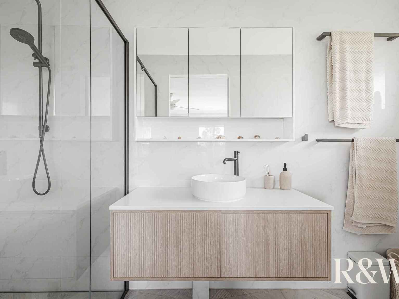 30 Francis Greenway Avenue St Clair