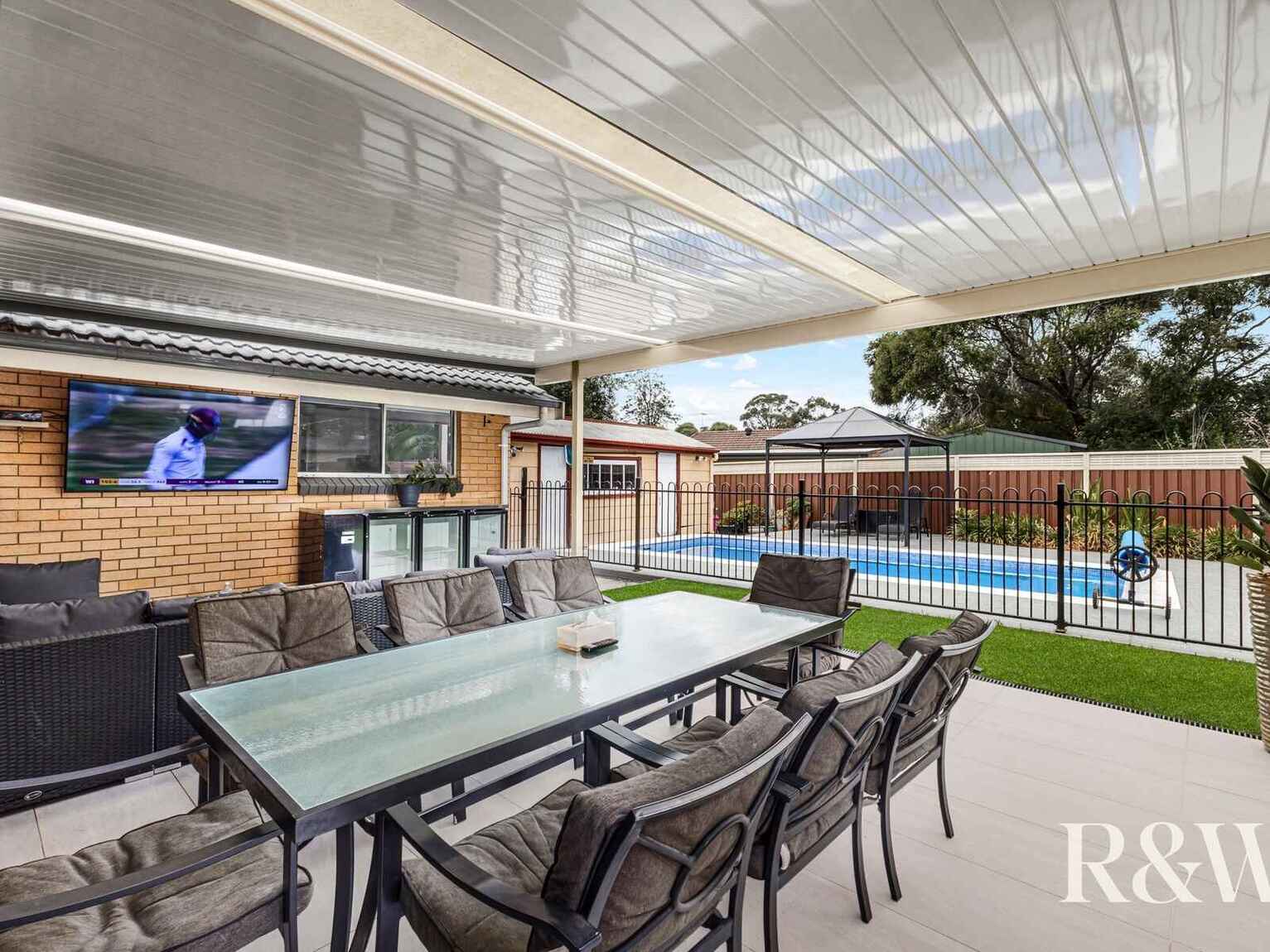 30 Francis Greenway Avenue St Clair