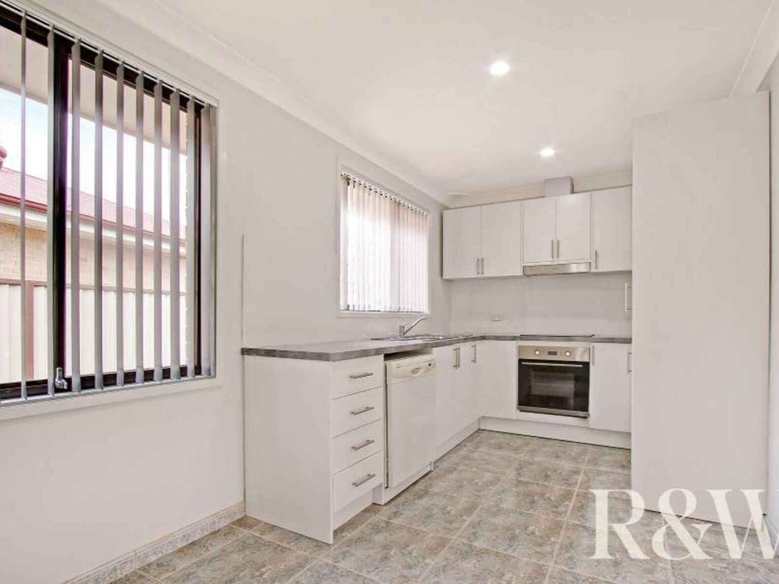 2 Francis Greenway Avenue St Clair