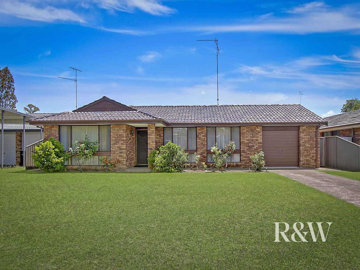 17 Eucumbene Place St Clair 17 Eucumbene Place St Clair