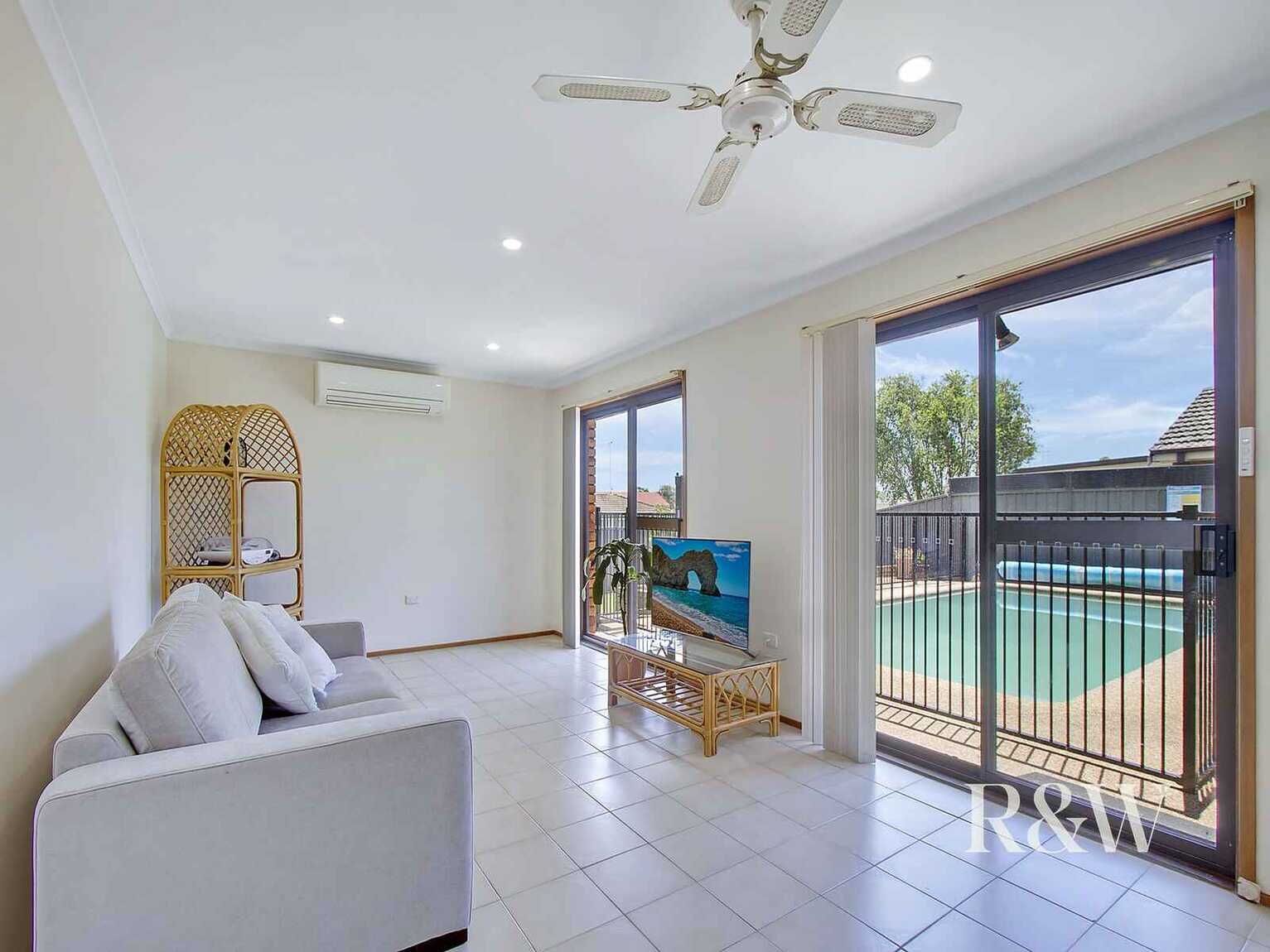 17 Eucumbene Place St Clair 17 Eucumbene Place St Clair