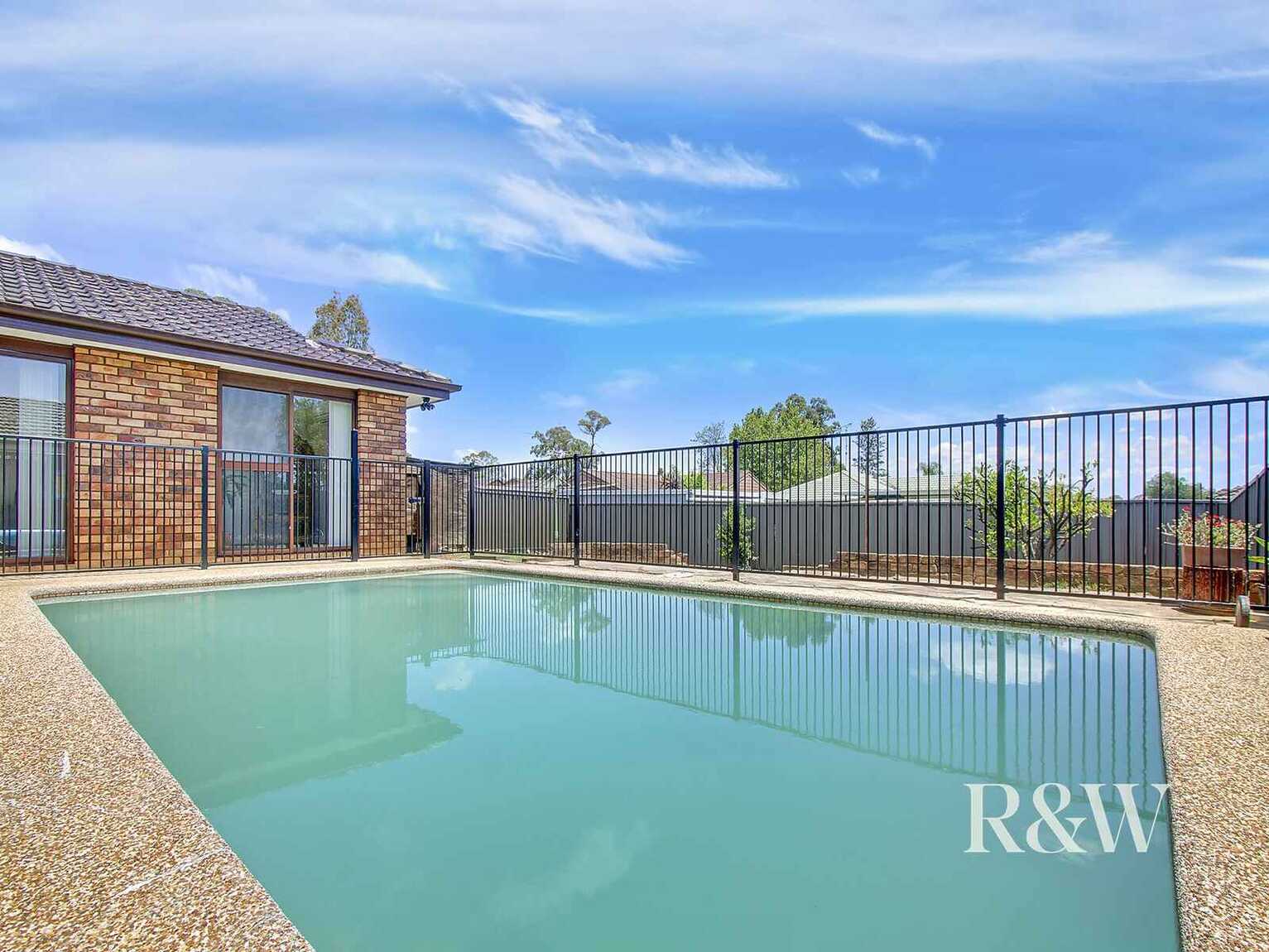 17 Eucumbene Place St Clair 17 Eucumbene Place St Clair