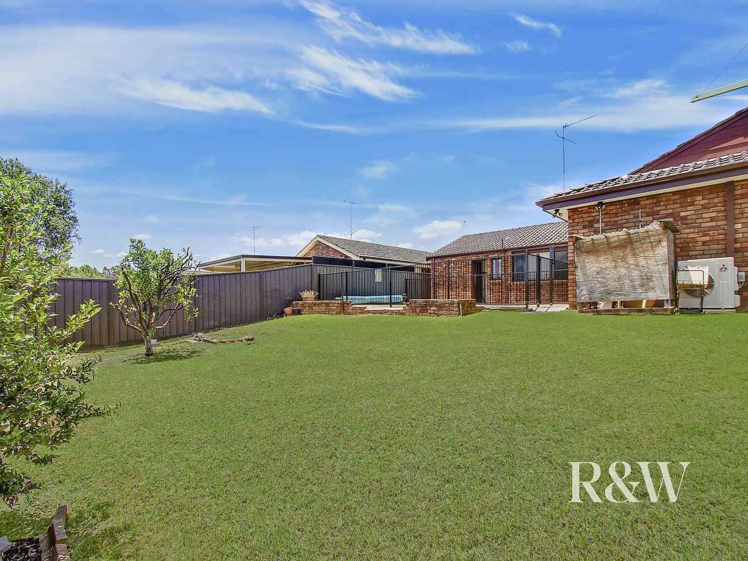 17 Eucumbene Place St Clair 17 Eucumbene Place St Clair