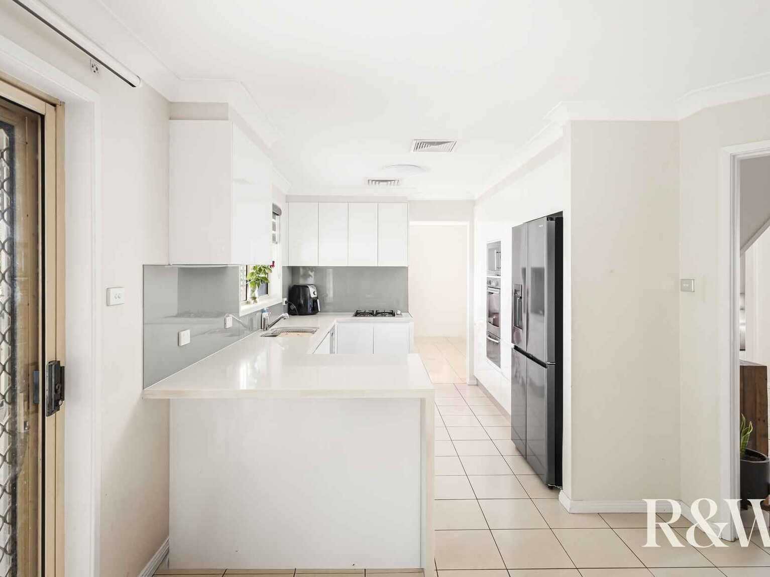 6 Ashwick Circuit St Clair