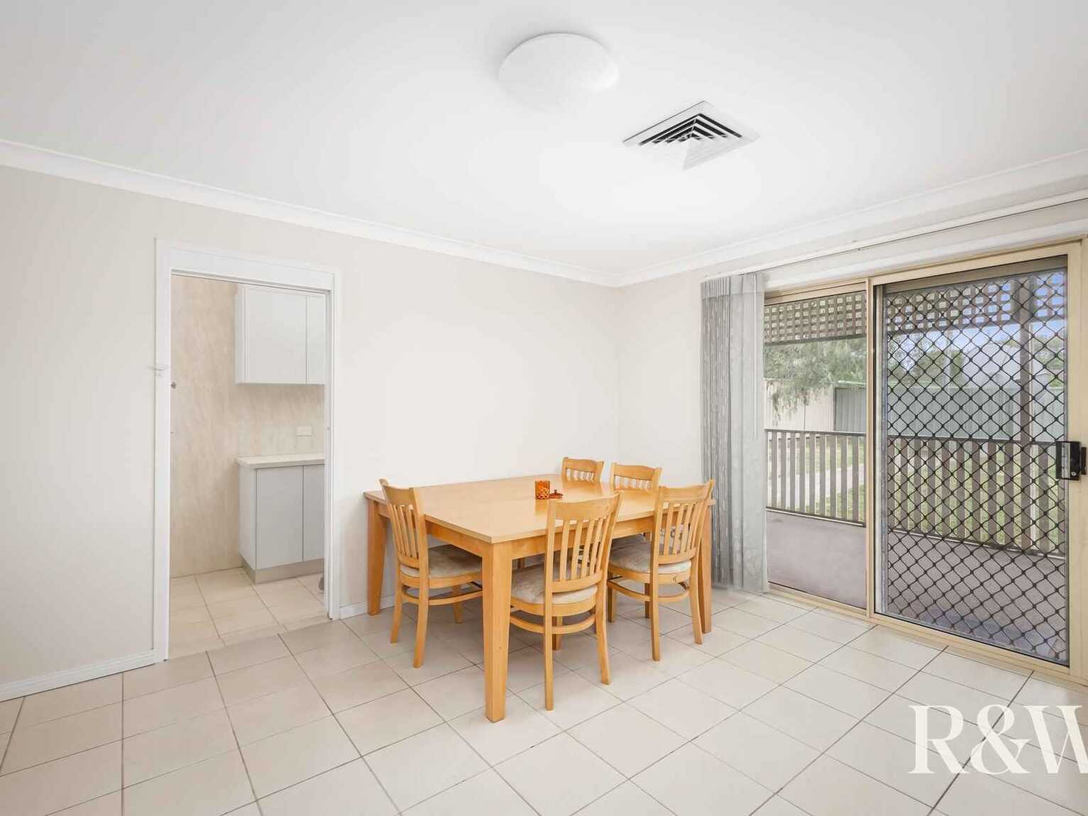 6 Ashwick Circuit St Clair