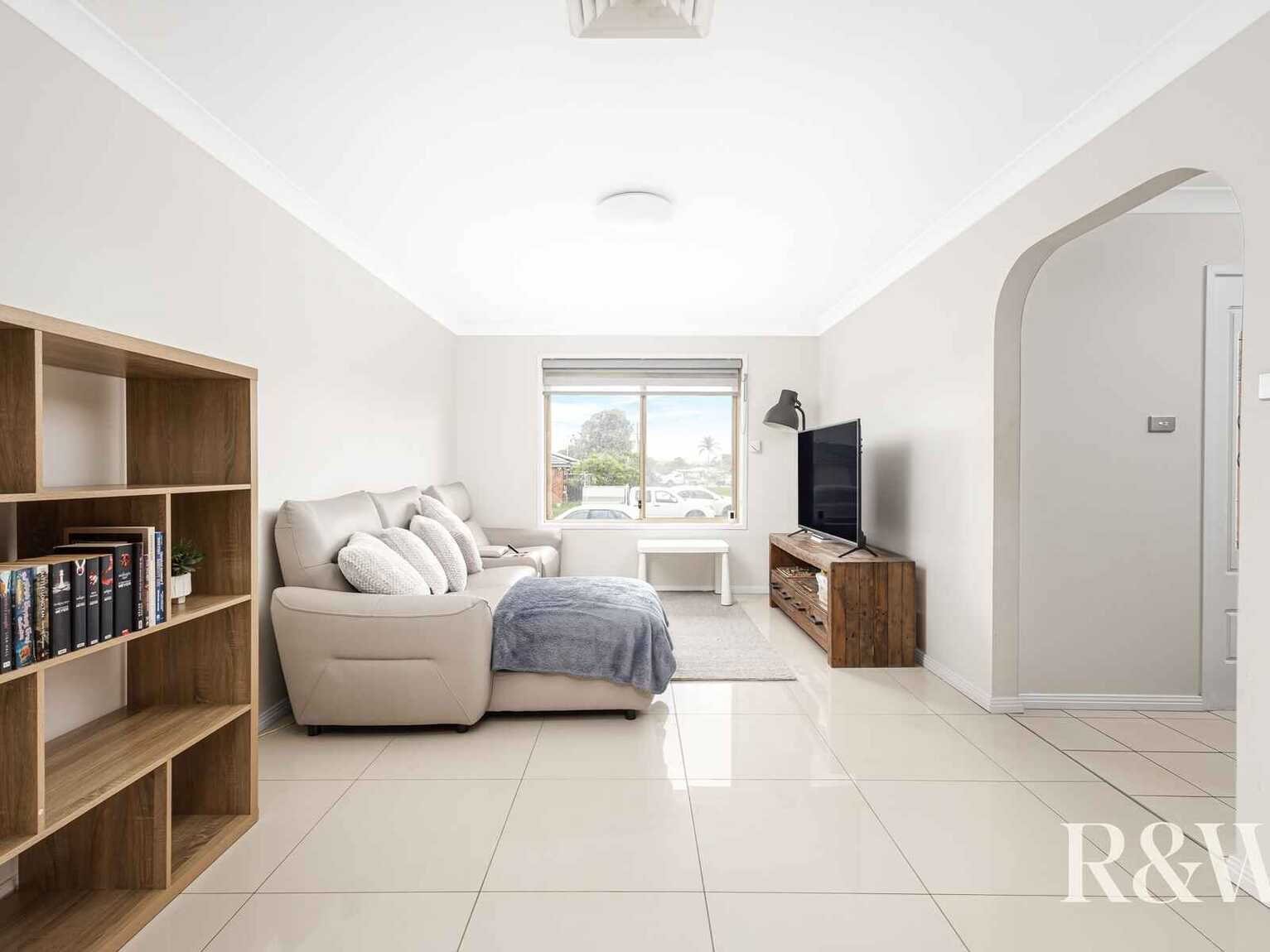 6 Ashwick Circuit St Clair