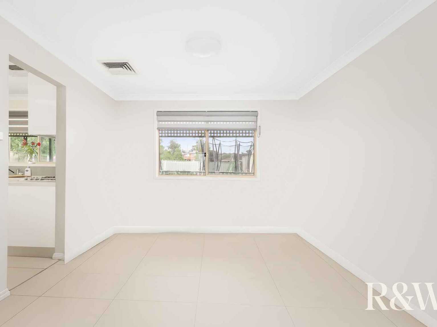 6 Ashwick Circuit St Clair