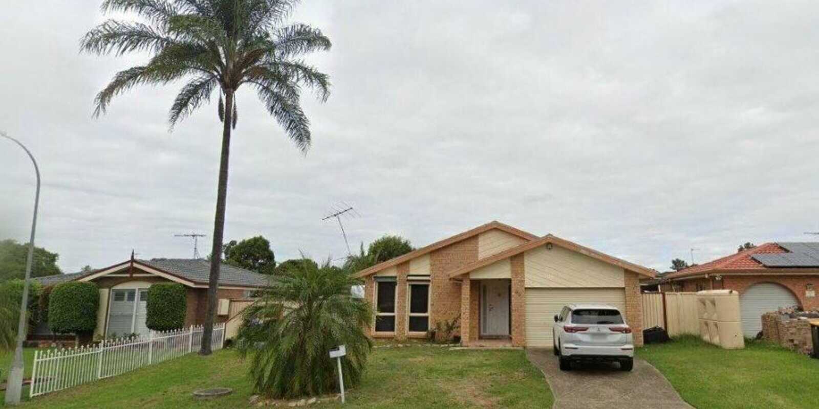 99 Explorers Way St Clair