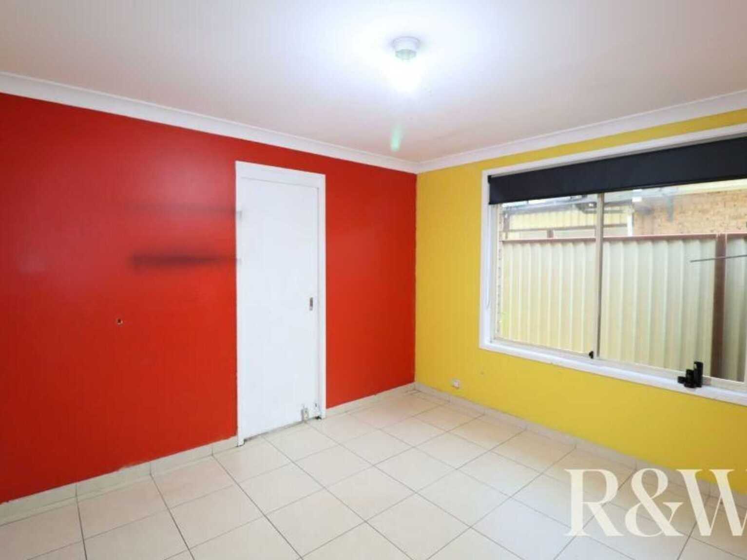 99 Explorers Way St Clair