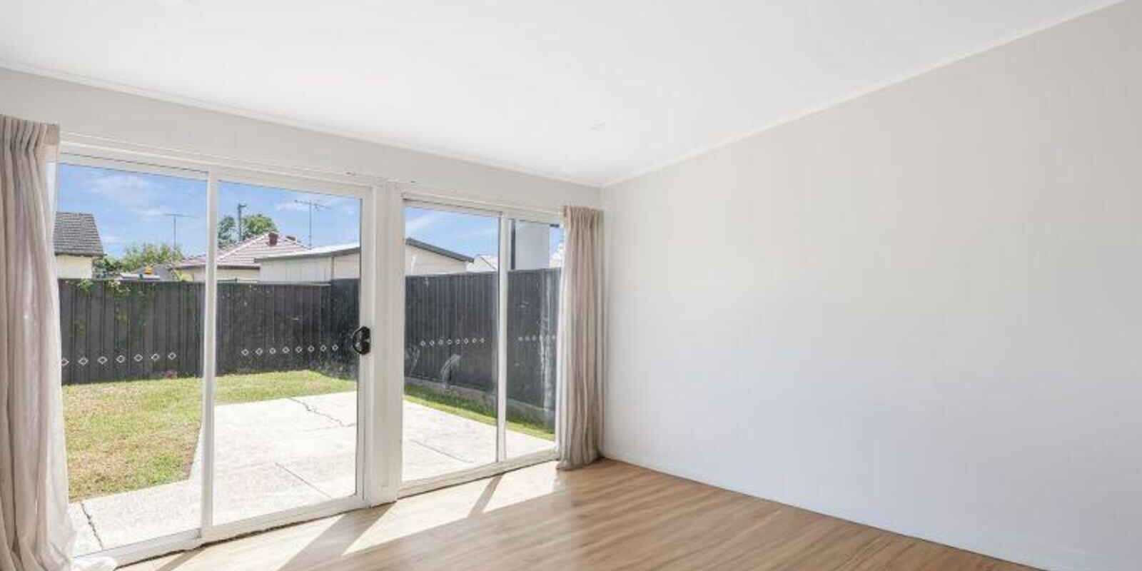 16 Dan Crescent Colyton